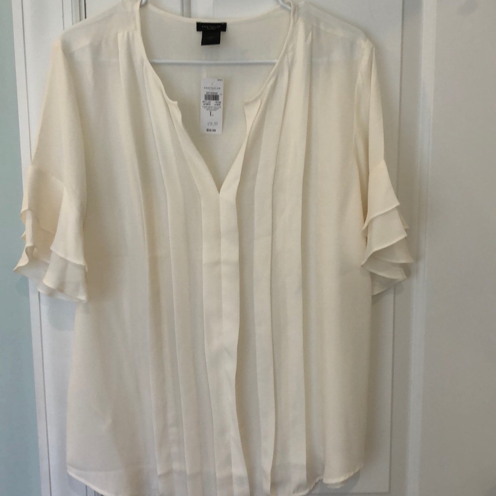 NWT Creme blouse